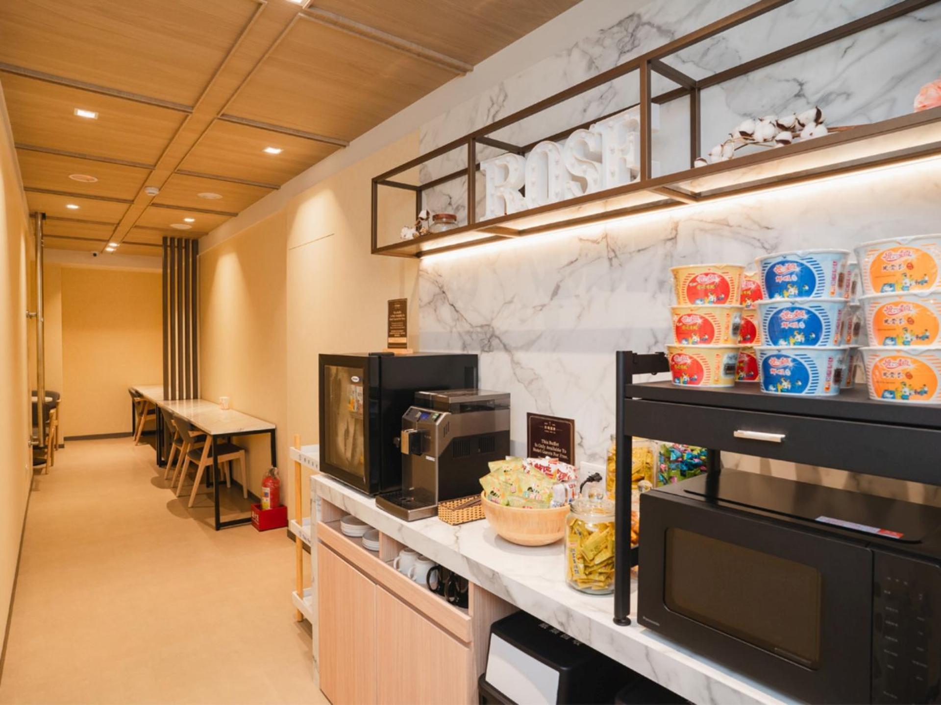 Royal Rose Hotel Zhongshan Taipei Exterior photo
